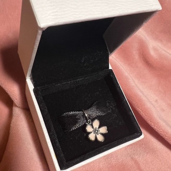Pandora Black and White Floral Charm - Picture 2 of 2